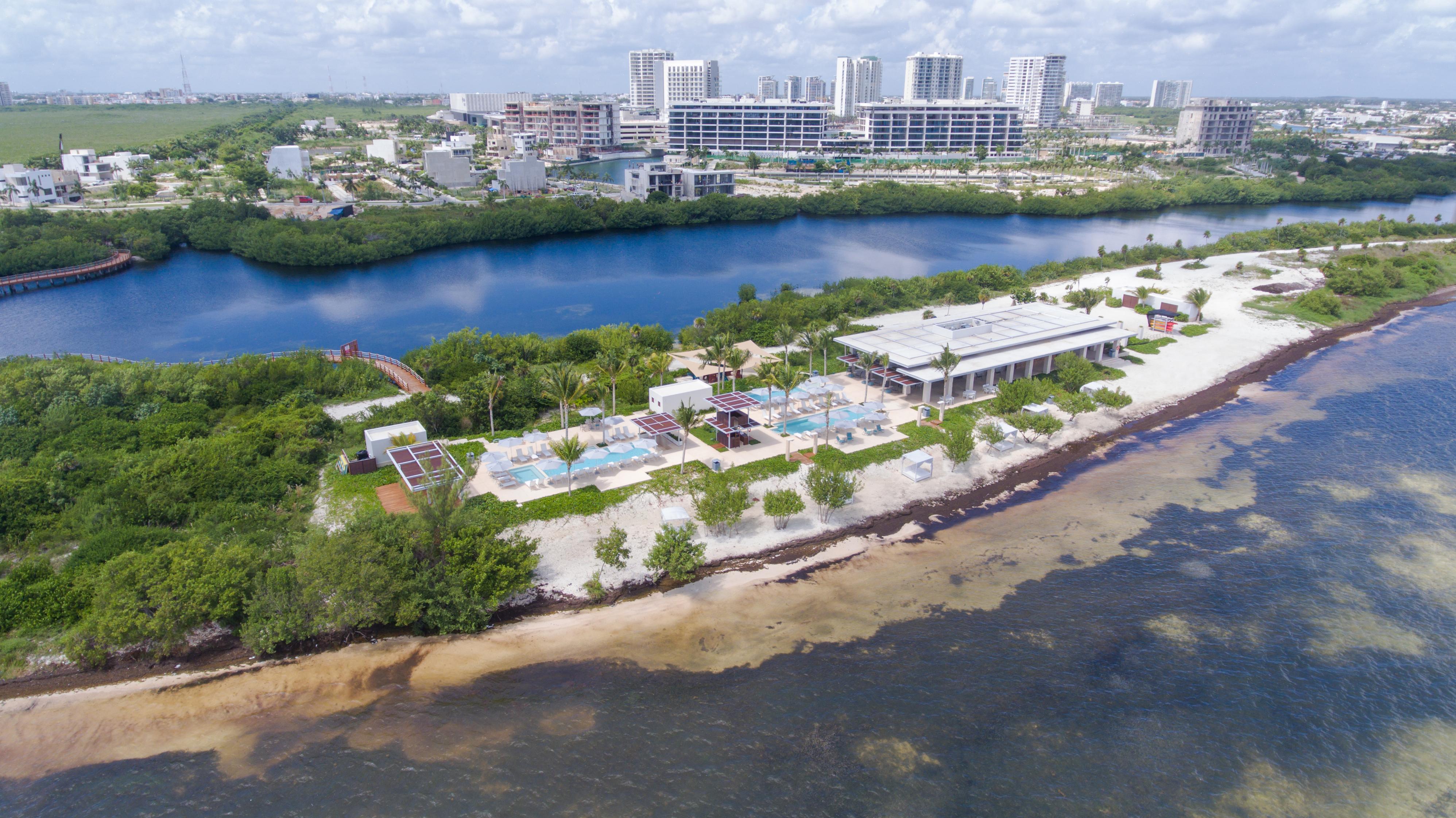 Renaissance Cancun Resort & Marina Exterior photo